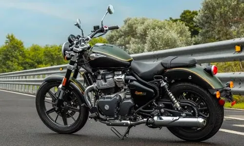 Royal Enfield ने Super Meteor-650 बाईकची किंमत वाढवली... Royal Enfield ने Super Meteor-650 बाईकची किंमत वाढवली...