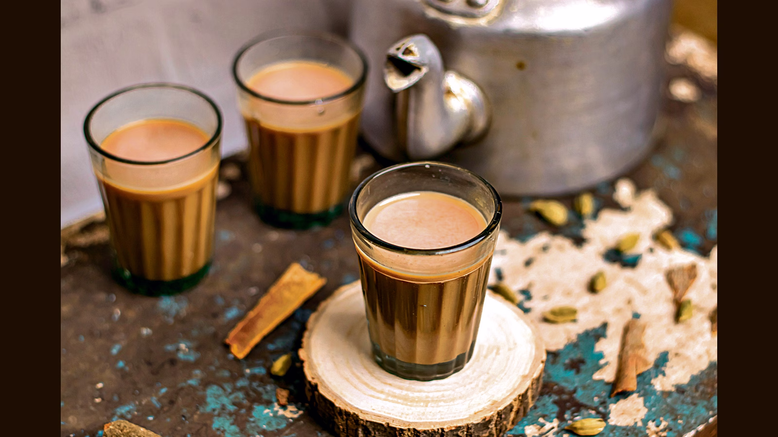 प्रवासात मोजून चड्ड्या असल्याने चहा रद्द केला, सोशल मिडीया व्हायरल प्रवासात मोजून चड्ड्या असल्याने चहा रद्द केला, सोशल मिडीया व्हायरल