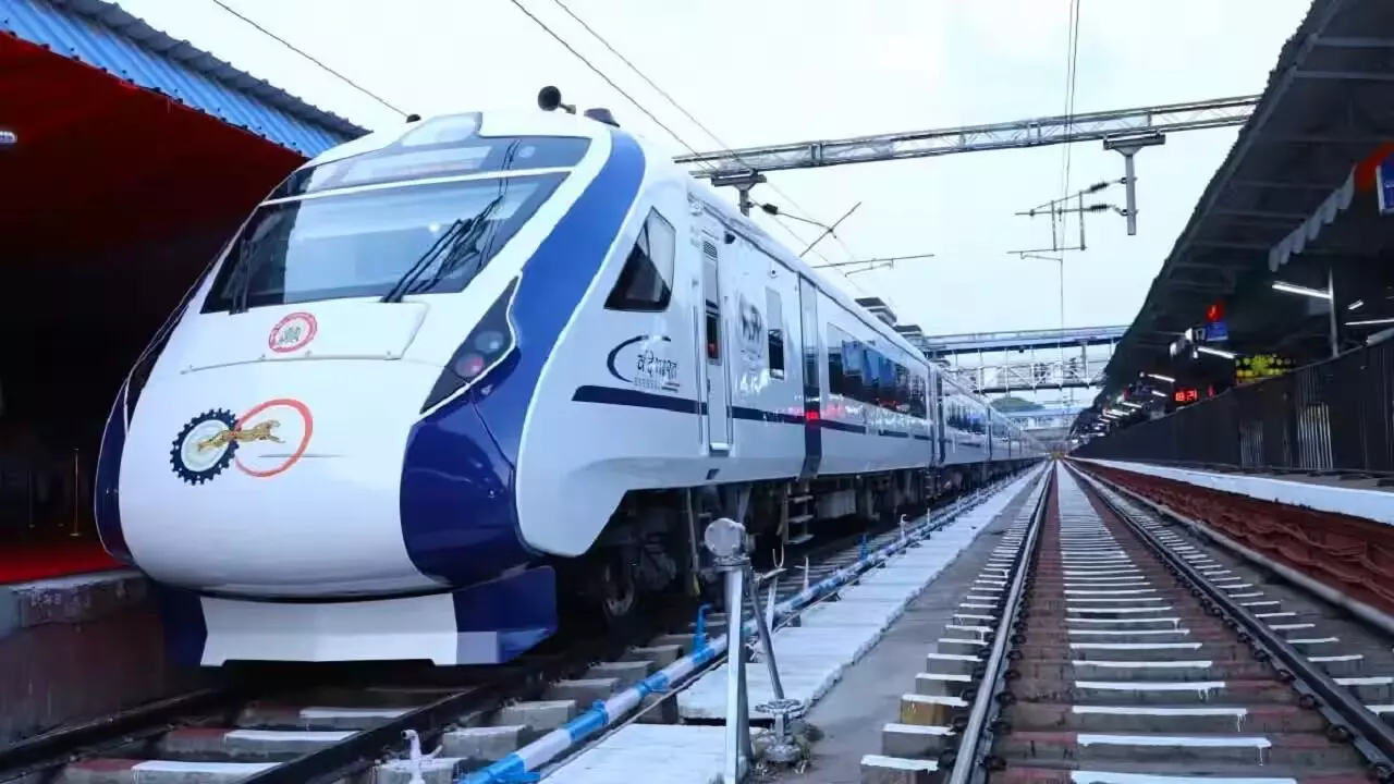 लवकरच मुंबईतून देशातील पहिली स्लीपर वंदे भारत धावणार...