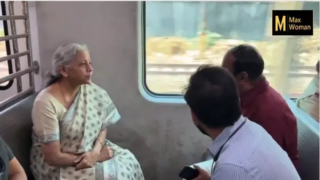 अर्थमंत्री निर्मला सीतारमण यांचा मुंबई लोकल ट्रेनने प्रवास
