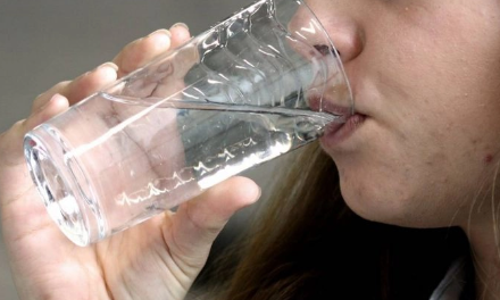 रोज किती पाणी प्यावं? हायड्रेशन सिक्रेट्स जाणून घ्या!