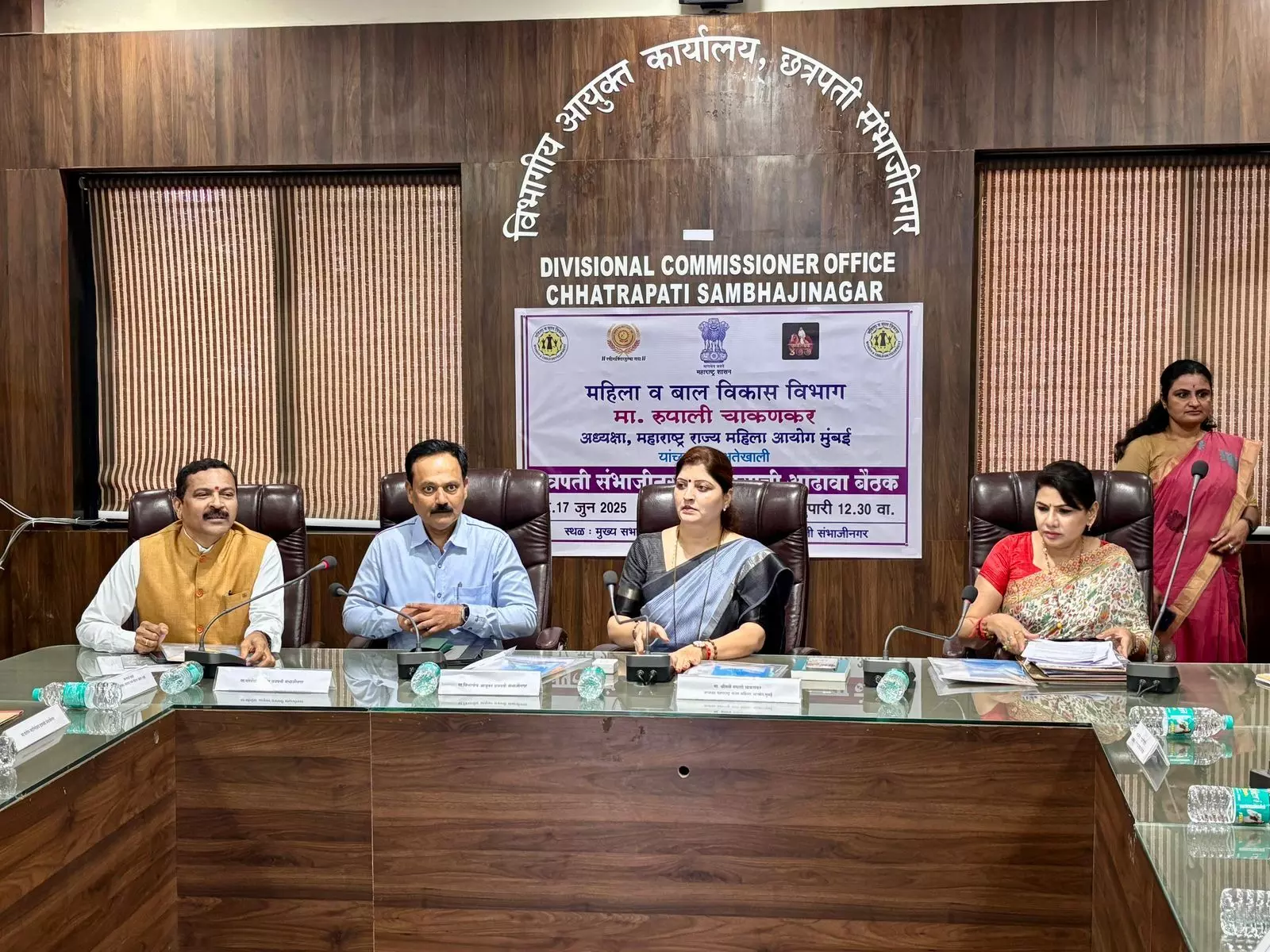 ऊसतोडणी कामगार महिलांच्या आरोग्याची काळजी घेण्यासाठी आरोग्य मित्र उपक्रम - रुपाली चाकणकर