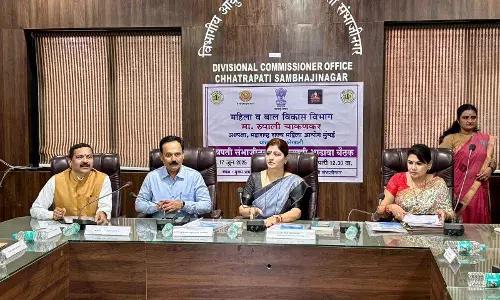 ऊसतोडणी कामगार महिलांच्या आरोग्याची काळजी घेण्यासाठी आरोग्य मित्र उपक्रम - रुपाली चाकणकर ऊसतोडणी कामगार महिलांच्या आरोग्याची काळजी घेण्यासाठी आरोग्य मित्र उपक्रम - रुपाली चाकणकर