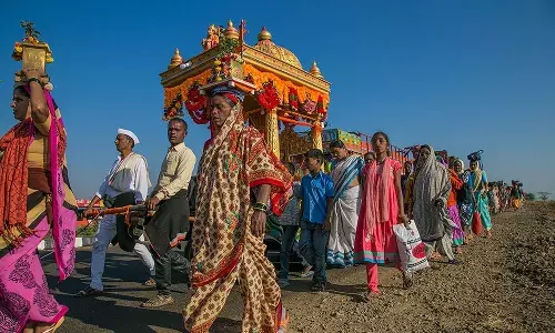 महिला आयोगाची वारकरी महिलांसाठी सेवा महिला आयोगाची वारकरी महिलांसाठी सेवा