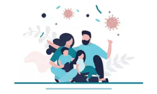 ‘हेलिकॉप्टर पॅरेंटिंग’ vs ‘फ्री-रेंज’: मुलांसाठी काय योग्य?