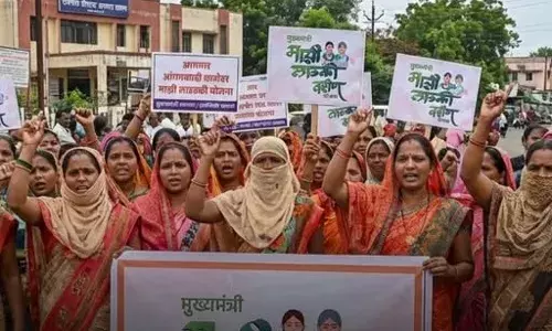 लाडकी बहीण योजनेचा भार आणि अंगणवाडी सेविकांचा प्रहार