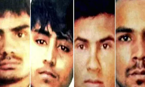 किती काळ आम्हाला न्यायासाठी वाट बघावी लागणार? निर्भयाच्या आईचा सवाल