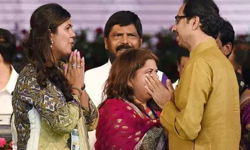 कापूस खरेदी केंद्र तात्काळ सुरू करा, पंकजा मुंडेंची मुख्यमंत्र्यांकडे मागणी