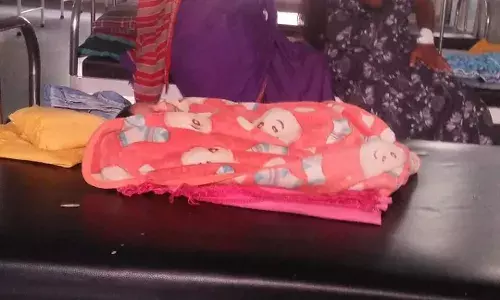 WorldBreastfeedingWeek : सासुमाय सुनाचं बाळंतपण कराना WorldBreastfeedingWeek : सासुमाय सुनाचं बाळंतपण कराना