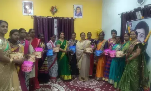 जुन्या रूढीपरंपराना तडा देत ,केले मकरसंक्रांतीचे हळदी कुंकू