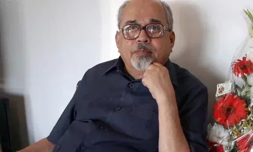 मंगेश पाडगांवकर : कविता जगायला शिकवणारा शब्दगंध