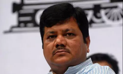 उन्मत सत्ताधाऱ्यांना महिलांवरील अत्याचार दिसत नाहीत का?- प्रविण दरेकर उन्मत सत्ताधाऱ्यांना महिलांवरील अत्याचार दिसत नाहीत का?- प्रविण दरेकर