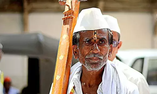 भागवत सांप्रदायातील लोक गळ्यात तुळशी माळ का घालतात? भागवत सांप्रदायातील लोक गळ्यात तुळशी माळ का घालतात?