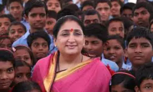 आईने मुलाचा कान पकडला तरच महिला अत्याचार थांबतील- सुनेत्रा पवार आईने मुलाचा कान पकडला तरच महिला अत्याचार थांबतील- सुनेत्रा पवार