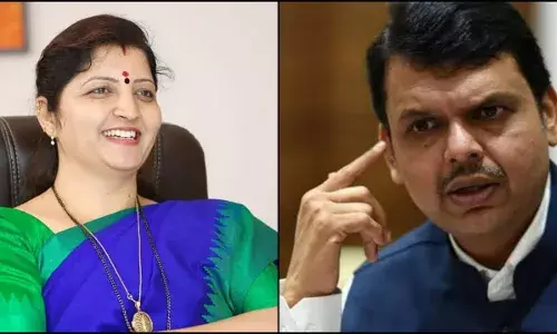 फडणवीसांना पंकजा मुंडेकडून ‘ही’ गोष्ट शिकण्याचा टोला फडणवीसांना पंकजा मुंडेकडून ‘ही’ गोष्ट शिकण्याचा टोला