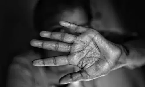 तुम्ही कौटुंबिक हिंसाचाराशी तडजोड करताय का? तुम्ही कौटुंबिक हिंसाचाराशी तडजोड करताय का?