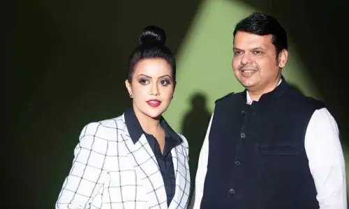 माझा पगार खरंच देवेंद्रजींपेक्षा जास्त आहे - अमृता फडणवीस