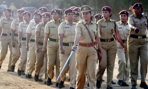 महिला दिनानिमित्त पोलिस दलातर्फे महिला सुरक्षा रॅली