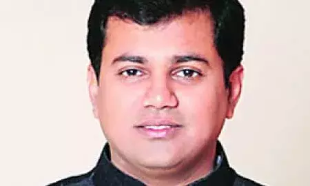 उदय सामंत तुम्ही द्रोणाचार्य बनू नका.... उदय सामंत तुम्ही द्रोणाचार्य बनू नका....