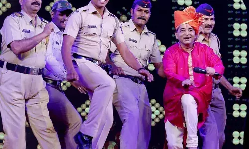 वर्दितला माणूस वर्दितला माणूस