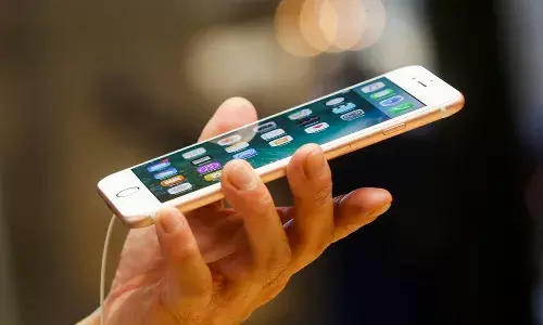 सावधान! : प्रसिद्धीसाठीचा एक कॉल तुम्हांला अश्लील व्हीडिओ स्कॅम अडकवू शकतो... सावधान! : प्रसिद्धीसाठीचा एक कॉल तुम्हांला अश्लील व्हीडिओ स्कॅम अडकवू शकतो...