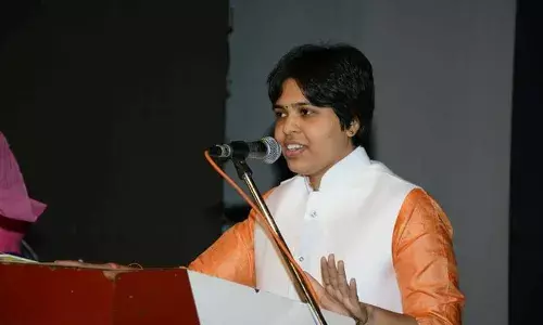 तृप्ती देसाई करणार मुख्यमंत्र्यांचे दारूच्या बाटल्यांचा हार घालून स्वागत तृप्ती देसाई करणार मुख्यमंत्र्यांचे दारूच्या बाटल्यांचा हार घालून स्वागत