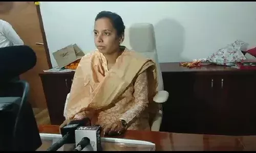 महिला आणि युवकांच्या प्रश्नांवर अधिक भर महिला आणि युवकांच्या प्रश्नांवर अधिक भर