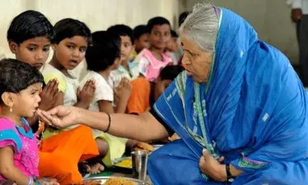 अनाथांच्या आयुष्यात सुर्योदय आणणारी माय अनाथांच्या आयुष्यात सुर्योदय आणणारी माय