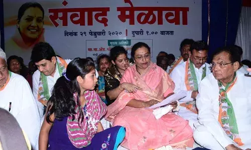 आई वडिलाचं छत्र गमावलेल्या दोन बहिणींच्या शिक्षणाचा भार उचलणार : यशोमती ठाकूर