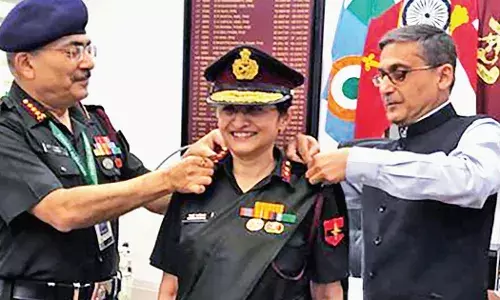 महाराष्ट्राच्या शिरपेचात मानाचा तुरा, माधुरी कानेटकर यांची लेफ्टनंट जनरलपदी वर्णी महाराष्ट्राच्या शिरपेचात मानाचा तुरा, माधुरी कानेटकर यांची लेफ्टनंट जनरलपदी वर्णी