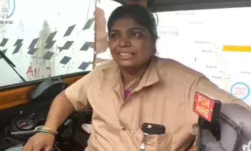...म्हणून ‘ती’ बनली रिक्षा चालक