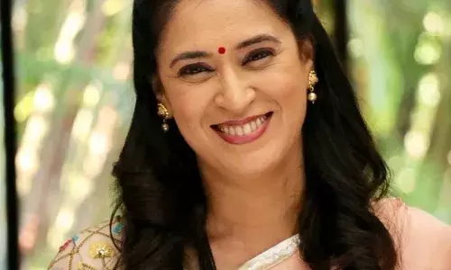 स्वयंपाक, वाचन आणि अभिनय... अभिनेत्री मुग्धा गोडबोलेंची मुसाफिरी