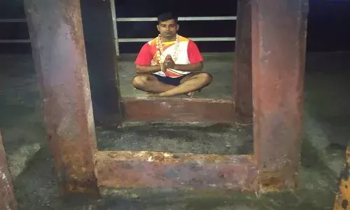 पुण्यात भोंदुबाबाची धक्कादायक करणी, महिलांच्या नग्न शरीरावर चोळायचा लिंबू  