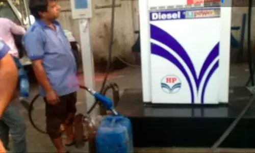 पेट्रोल पंपावर सुट्टया पेट्रोलची सर्रास विक्री; महिला अत्याचाराचं हत्यार