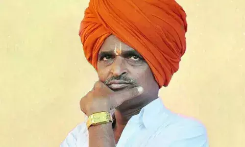 निवृत्ती देशमुख-इंदुरीकर बाई म्हणजे विनोद, मनोरंजन नव्हे ! निवृत्ती देशमुख-इंदुरीकर बाई म्हणजे विनोद, मनोरंजन नव्हे !