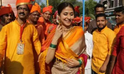 गुढीपाडव्याच्या जल्लोषात उर्मिला मांतोडकरचा सहभाग गुढीपाडव्याच्या जल्लोषात उर्मिला मांतोडकरचा सहभाग