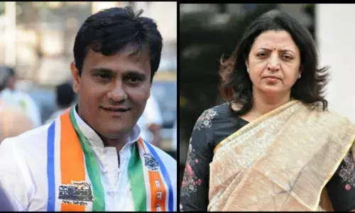 सरड्यालाही लाज वाटवी एवढे रंग मनसेने बदलले- मनिषा कायंदे सरड्यालाही लाज वाटवी एवढे रंग मनसेने बदलले- मनिषा कायंदे