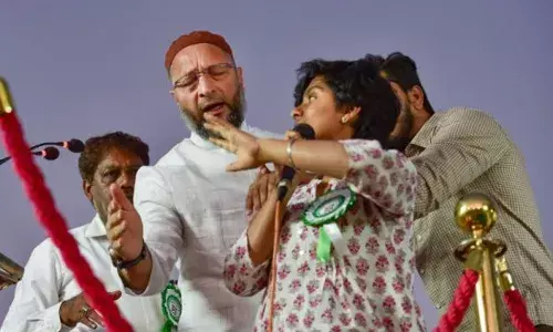 पाकच्या समर्थनार्थ घोषणा देणाऱ्या तरुणीवर देशद्रोहाचा गुन्हा