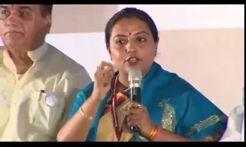 मुख्यमंत्र्यांनी भाजपमध्ये येण्यासाठी पैशांची ऑफर दिली – यशोमती ठाकूर मुख्यमंत्र्यांनी भाजपमध्ये येण्यासाठी पैशांची ऑफर दिली – यशोमती ठाकूर