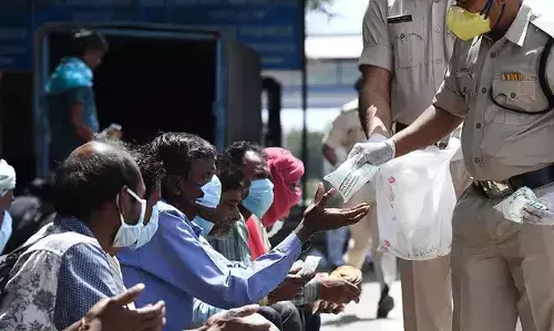 वर्दी पोलिस बांधवांसाठी एक कविता वर्दी पोलिस बांधवांसाठी एक कविता