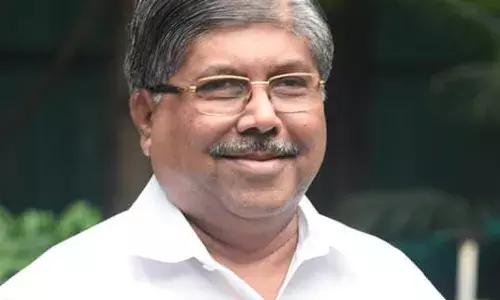 Chandrakant Patil : भाऊबीजचं साडीवाटप ठरेलं का गुन्हा?