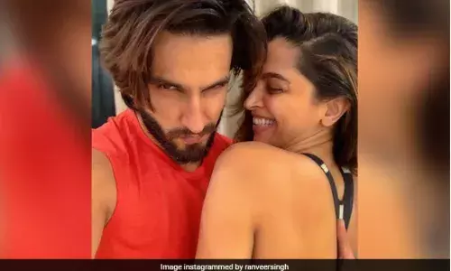 बॉलीवूड : करोनामुळे आम्हा दोघांना मिळाला एकत्र वेळ - रणवीर सिंग बॉलीवूड : करोनामुळे आम्हा दोघांना मिळाला एकत्र वेळ - रणवीर सिंग