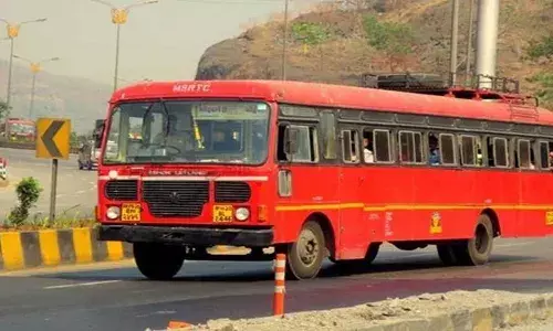 लॉकडाऊनमध्ये लालपरी धावणार, मोफत एसटी प्रवासासाठी या आहेत अटी   