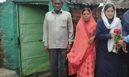 परिस्थितीच्या छाताडावर पाय रोवून उभी राहत उपजिल्हाधिकारी झालेली शेख वसीमा परिस्थितीच्या छाताडावर पाय रोवून उभी राहत उपजिल्हाधिकारी झालेली शेख वसीमा