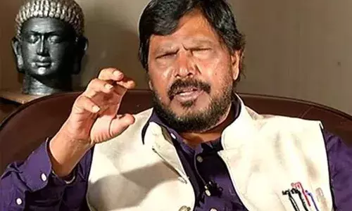 आठवलेंच्या कवितेपेक्षा मस्त डान्स.. ‘गो कोरोना’