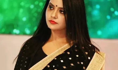 आपल्यातील भांडणं विसरूया अमृता फडणवीसांचं उद्धव ठाकरेंसाठी ट्वीट