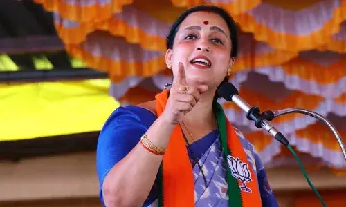 ‘धनुभाऊ तुम्ही चुकलात’- चित्रा वाघ