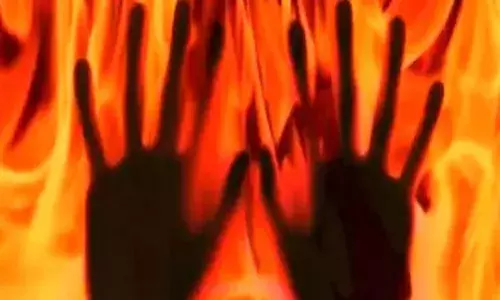 हिंगणघाटची पुनरावृत्ती, औरंगाबादेत 50 वर्षीय महिलेला बारचालकाने घरात घुसून जाळलं