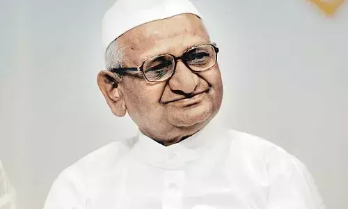 Nirbhaya Case : आरोपींच्या फाशीनंतर अण्णा हजारेंनी मौन व्रत सोडलं Nirbhaya Case : आरोपींच्या फाशीनंतर अण्णा हजारेंनी मौन व्रत सोडलं