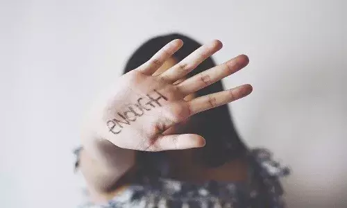 महिला हिंसा – दृष्टीकोन बदलण्याची गरज महिला हिंसा – दृष्टीकोन बदलण्याची गरज